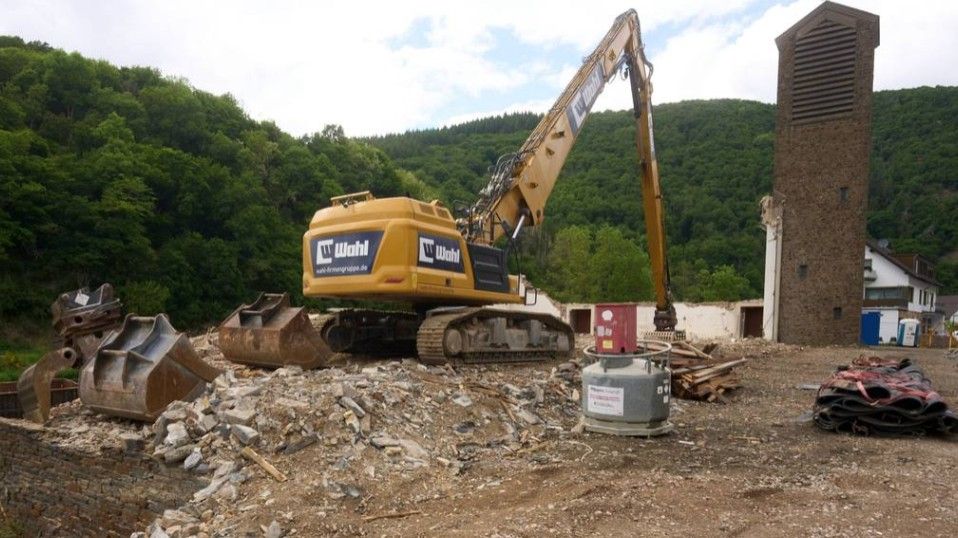 Turmfalkenpaar verzögert Abriss von Kirche im Ahrtal