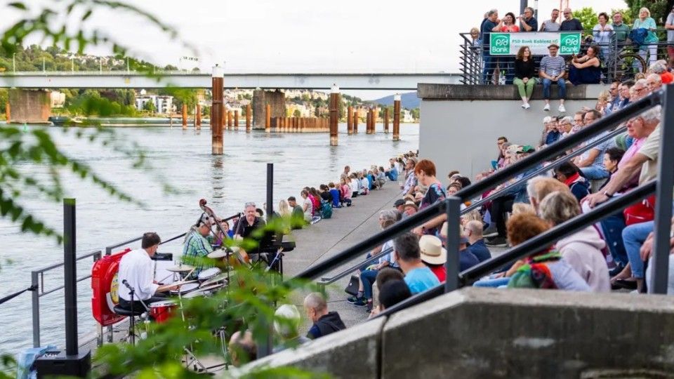 Kulturstufen 2025: Sommerliche Konzertreihe kehrt an die Schlossstufen zurück