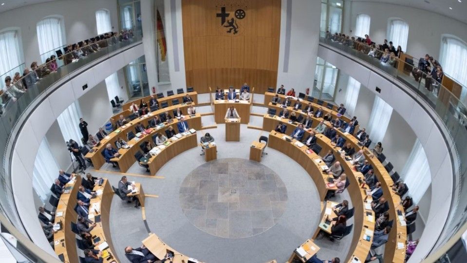 Geldhahn zu für Verfassungsfeinde - Landtag betritt Neuland