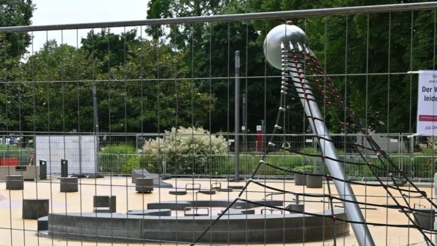 Suche nach Leck unter dem Wasserspielplatz geht weiter