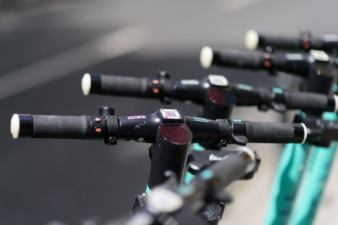 E-Scooter-Diebstahl: Flucht endet dank Anwohnern mit Festnahme!