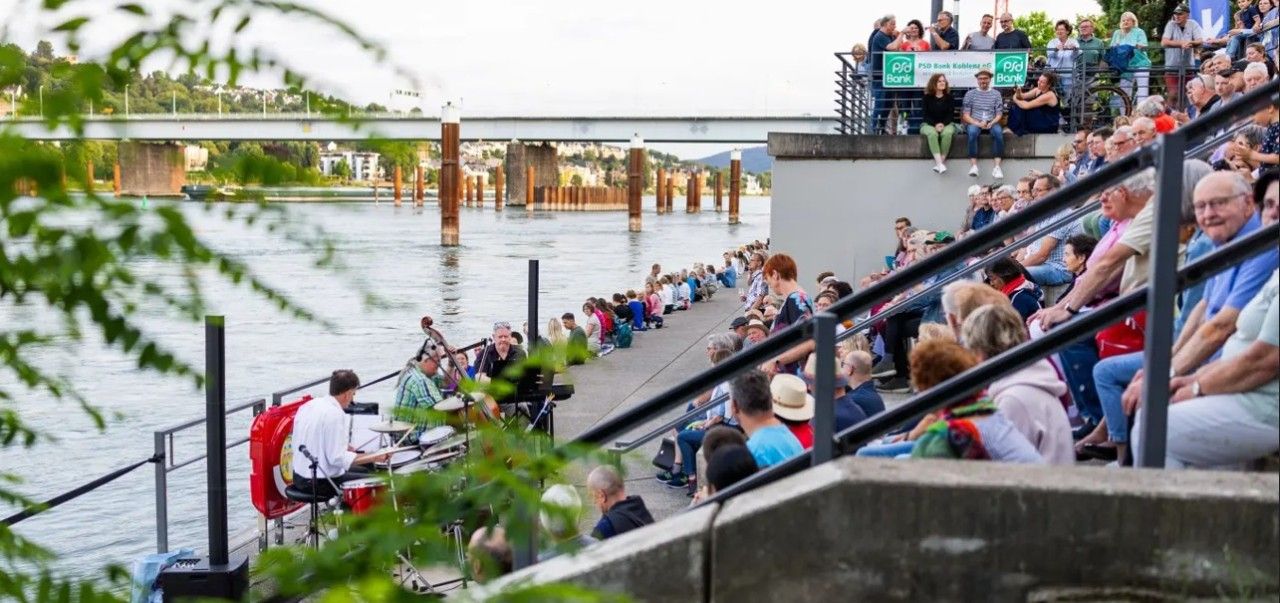 Kulturstufen 2025: Sommerliche Konzertreihe kehrt an die Schlossstufen zurück