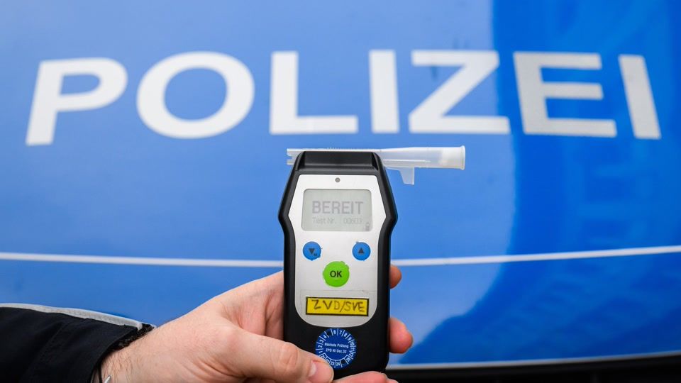 Lkw-Fahrer steckt tagelang betrunken an Raststätte fest