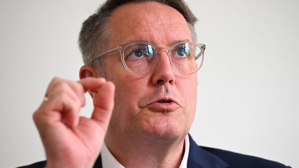 Schweitzer setzt Schwerpunkt bei kommunalen Finanzen Schweitzer setzt Schwerpunkt bei kommunalen Finanzen