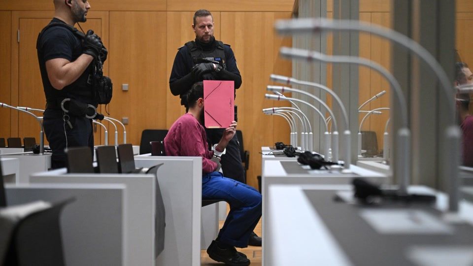 Frau von Messerangreifer emotional - Er veränderte sich