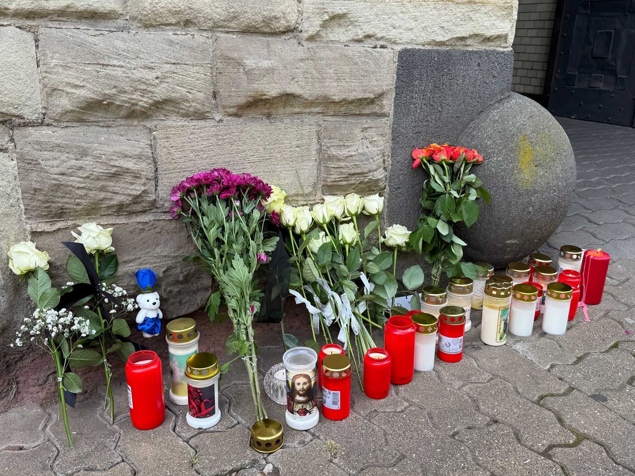 Kondolenzbuch für getöteten Polizisten
