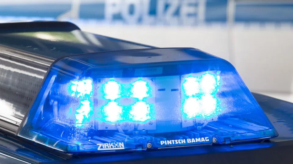 Autofahrerin nach Unfall mit Müllwagen schwer verletzt Autofahrerin nach Unfall mit Müllwagen schwer verletzt