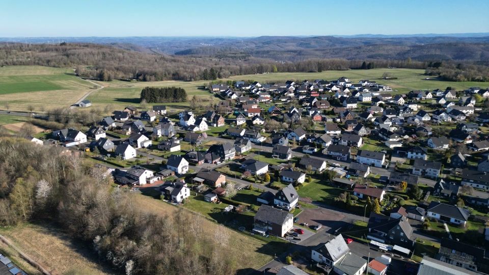 Nach Dreifachmord: Weitefelds langer Weg zurück zum Alltag