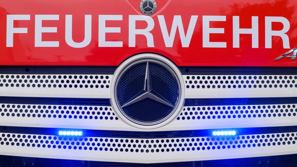 Unfall mit Gabelstapler: Giftige Flüssigkeit läuft aus