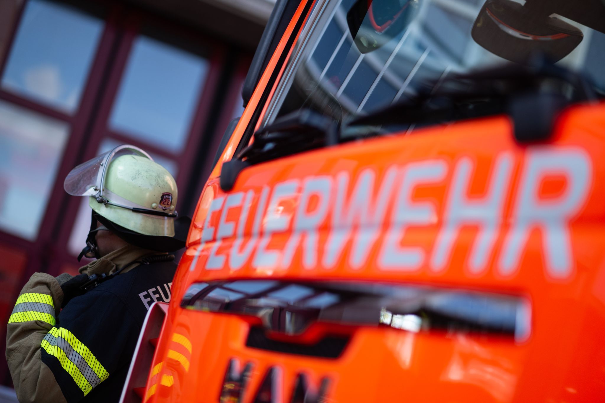 Doppelhaushälfte in Flammen – Ein Toter
