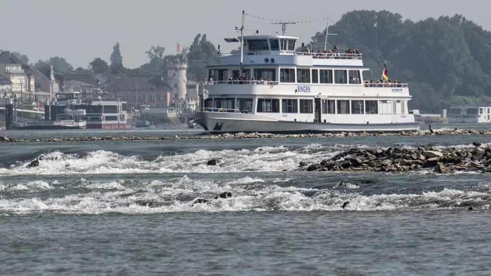 Achtung Untiefe: Gefahr durch flache Stellen im Rhein