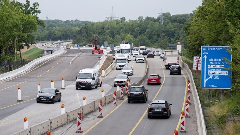 Neue Salzbachtalbrücke soll komplett freigegeben werden