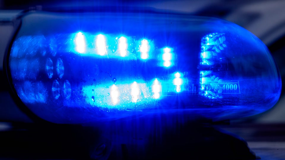 19-Jähriger mit Stichwaffe schwer verletzt
