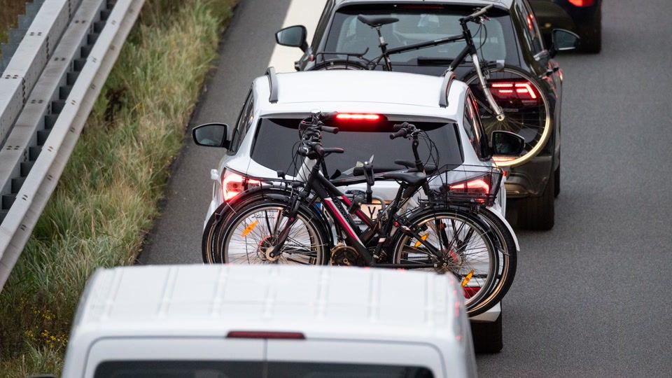 Urlaubsfahrt mit großer Ladung: Wie bleibt es sicher? Urlaubsfahrt mit großer Ladung: Wie bleibt es sicher?