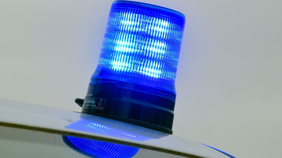 180 Sachen auf Bundesstraße: Motorrad rast der Polizei davon