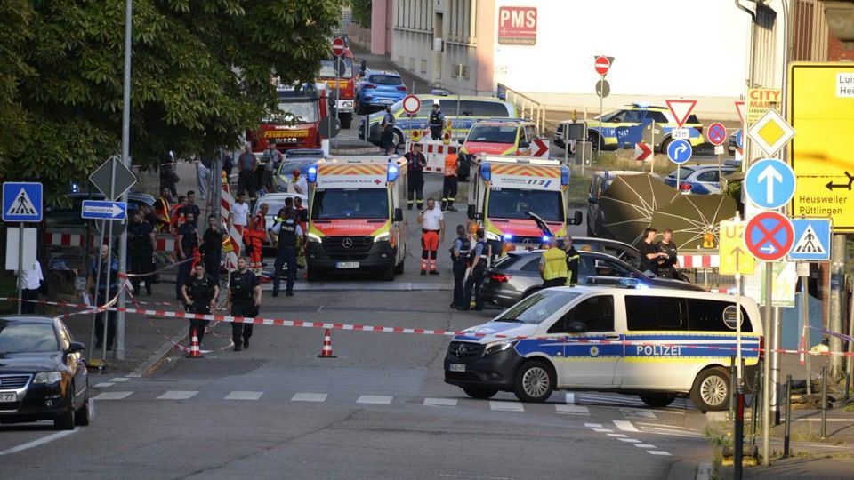 Schüsse nach Tankstellenraub: Polizist tot