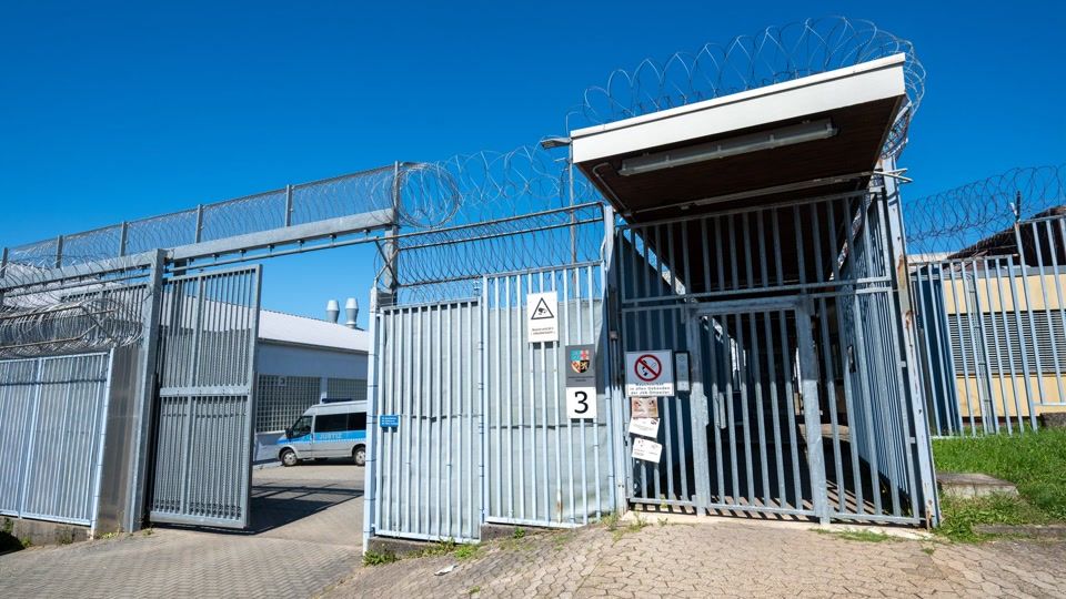 Tod in JVA - Ministerin verspricht «lückenlose Aufarbeitung»