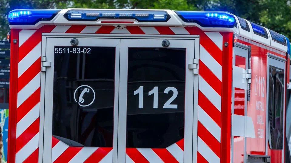 Fahrradfahrer nach Unfall verletzt im Graben zurückgelassen