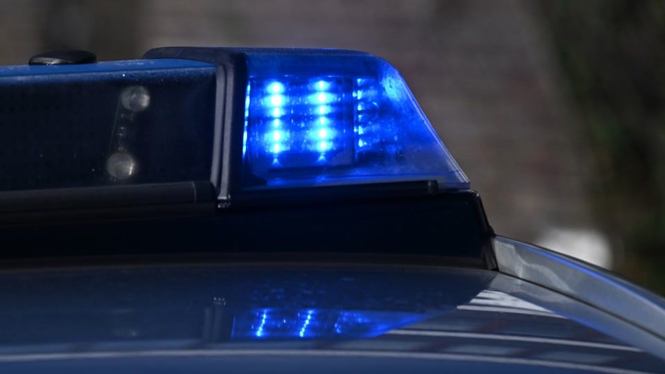 Frontalzusammenstoß mit Falschfahrer auf Bundesstraße