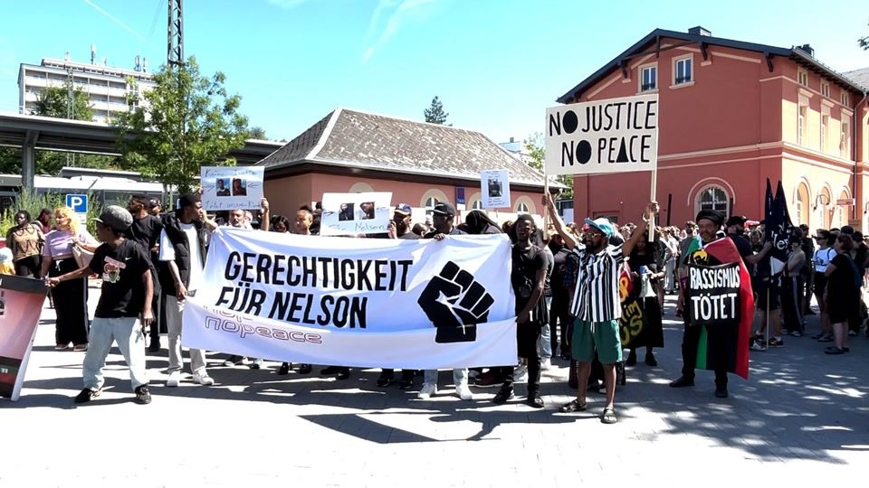 Demo nach Tod eines Jugendlichen in JVA