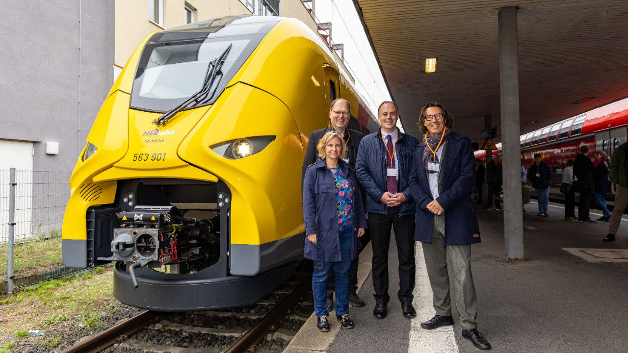 Weg vom Diesel: Erste batterie-elektrische Züge in Rheinland-Pfalz erfolgreich im Westerwald unterwegs