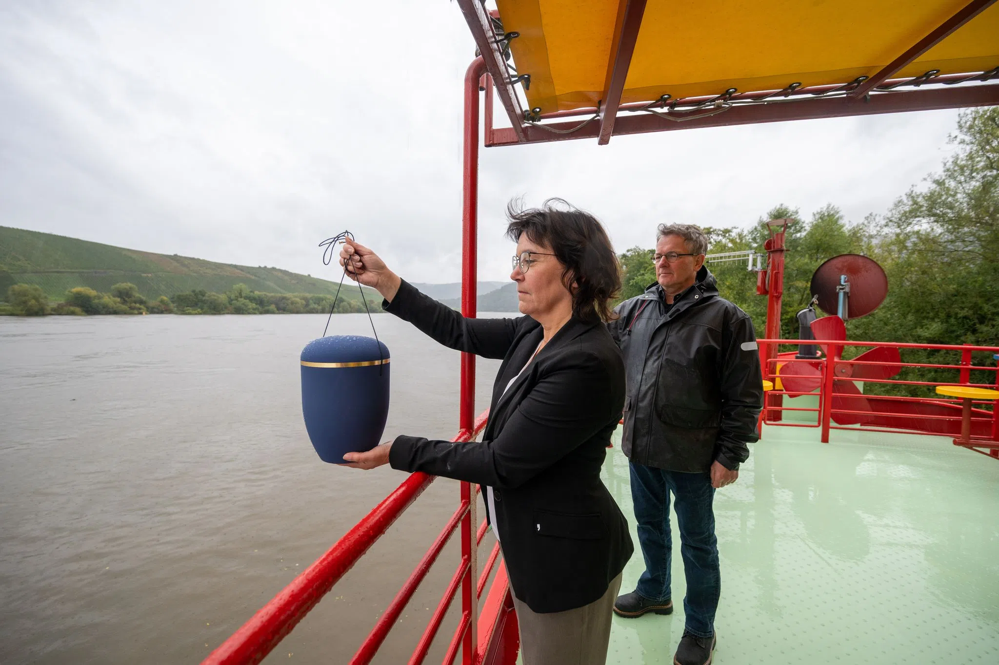 Premiere – Wie eine Flussbestattung ablaufen kann