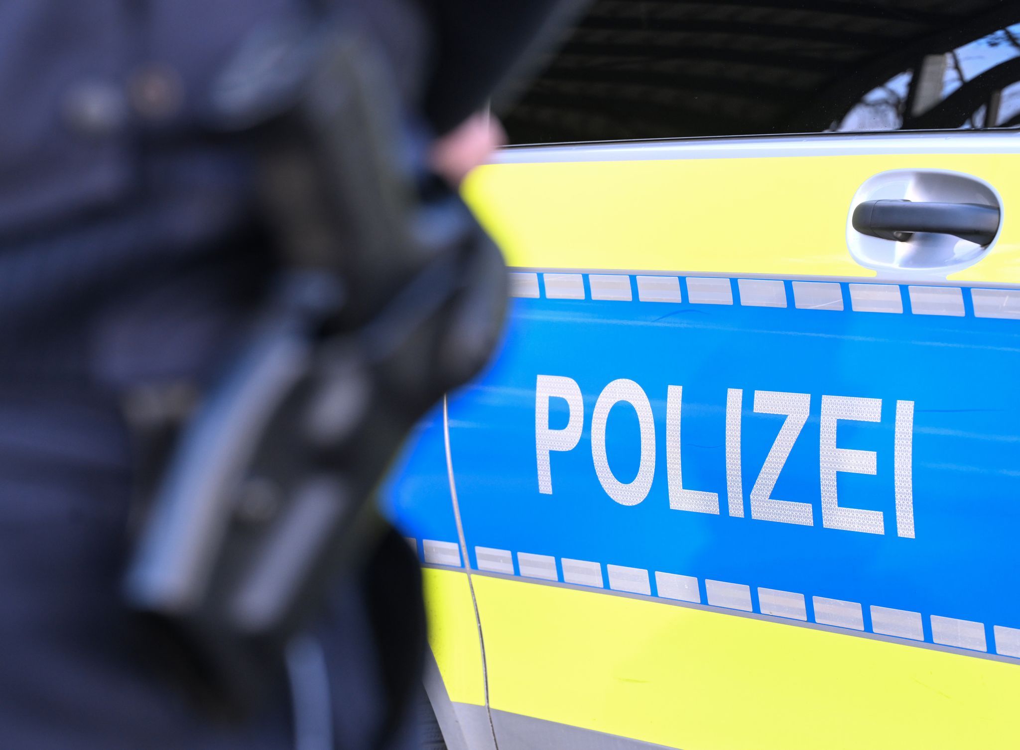 Nach versuchtem Tötungsdelikt: Täter weiter auf der Flucht