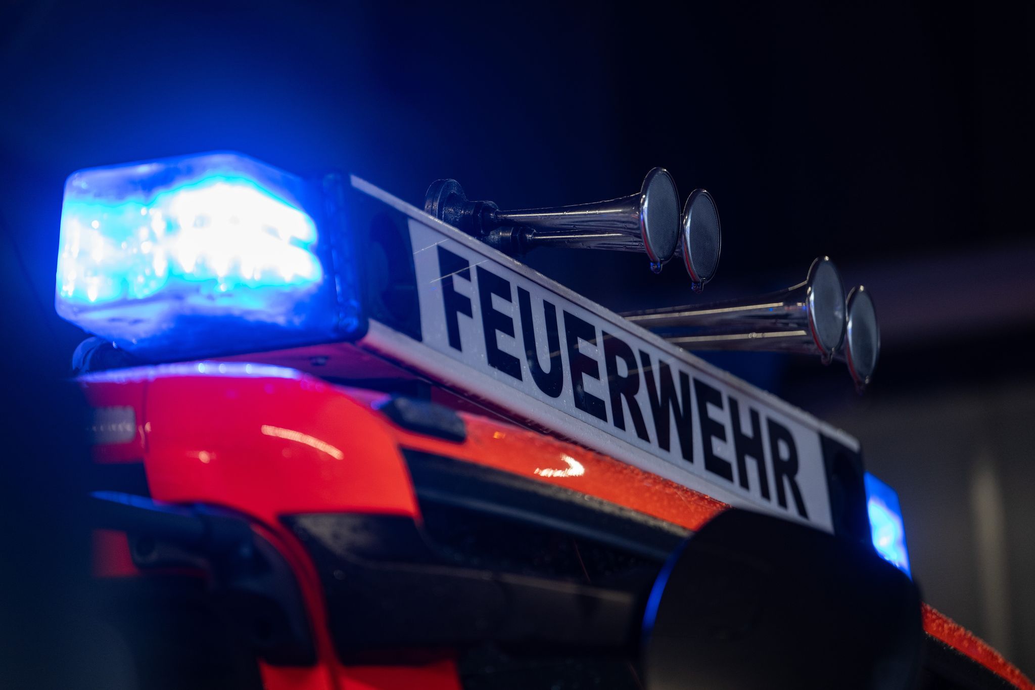 Dachstuhl in Flammen - Hausbewohner müssen ausziehen