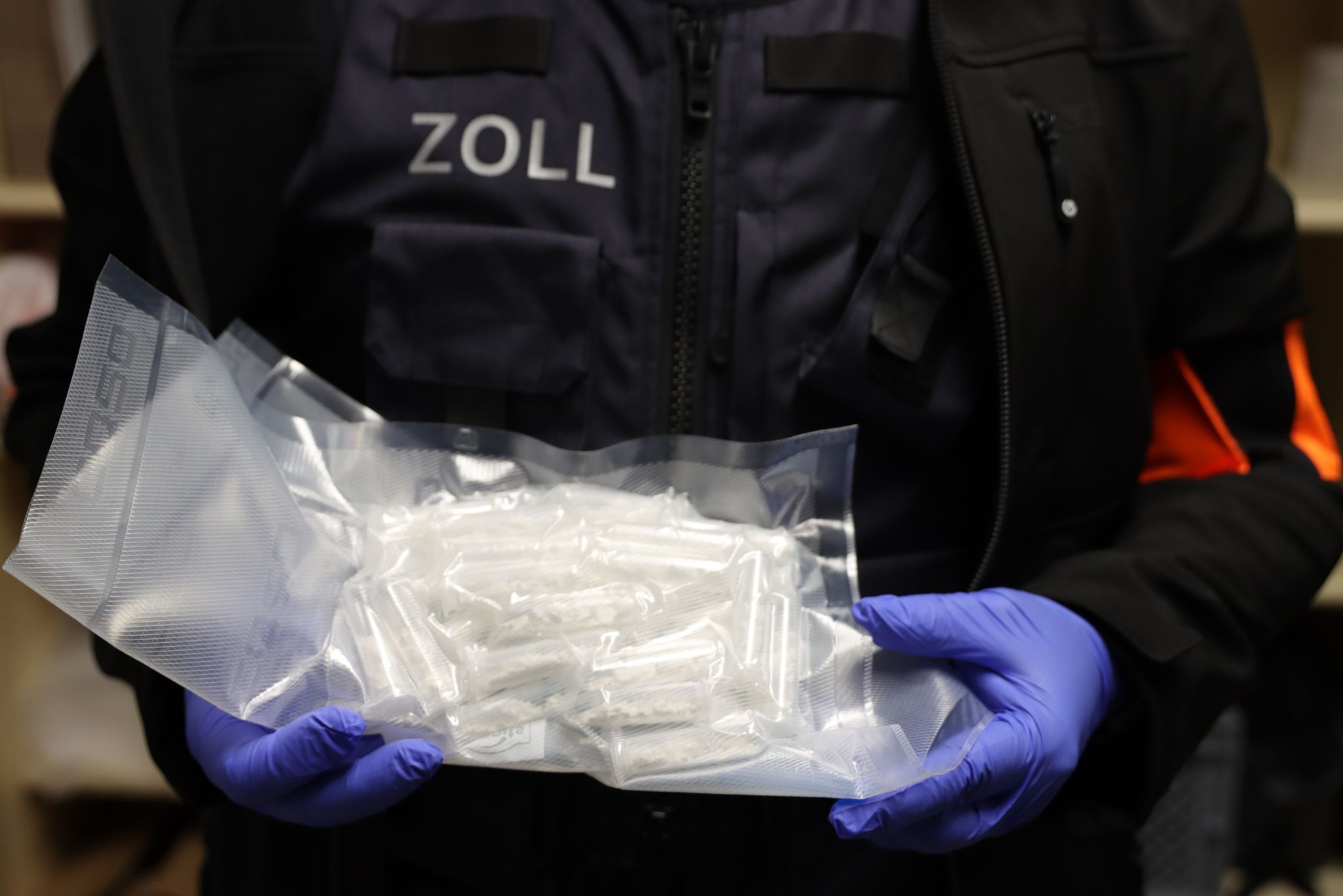 Drogen über Darknet verkauft? Vier Haftbefehle vollstreckt