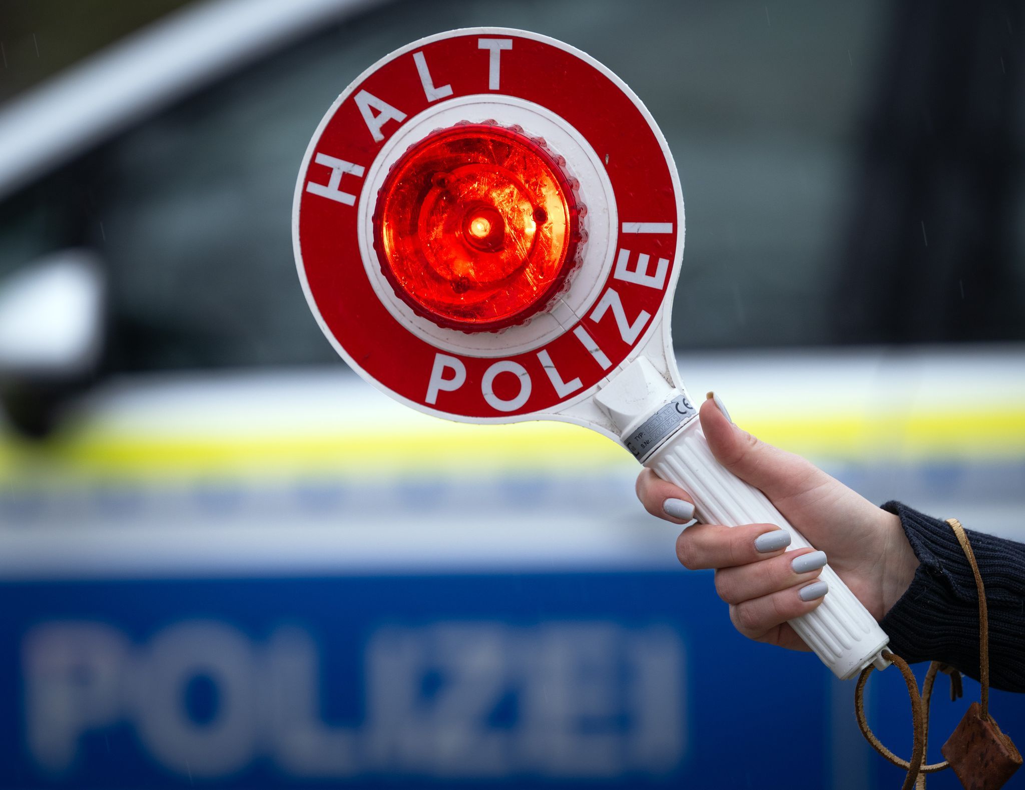 Polizei stoppt bei Kontrolle auf B10 jeden dritten Lkw