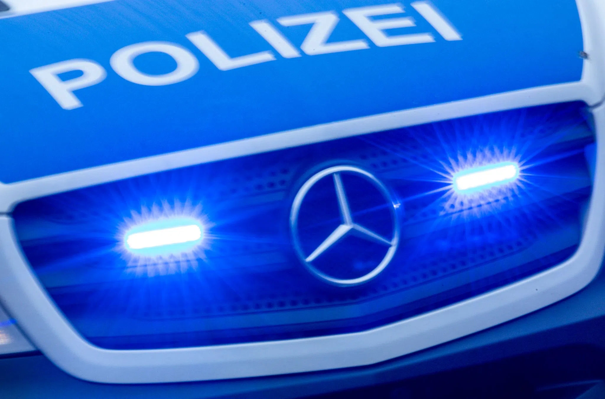 Angriff mit Senf auf fahrendes Auto