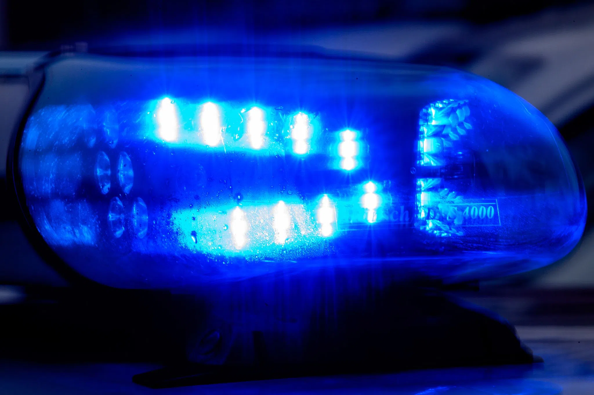 Linienbus verliert Reifen - mehrere Fahrzeuge beschädigt