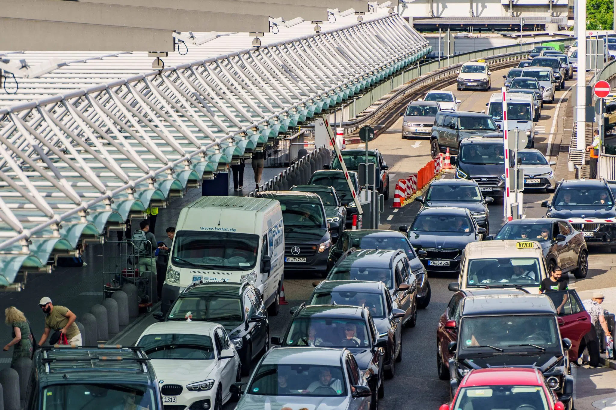 Flughafen-Anbindung zu Fuß und per Rad: Fraport baut Brücke