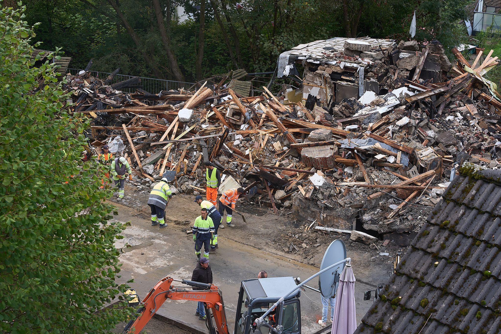 Aufräumen nach Explosion in Daaden - Ermittlungen laufen