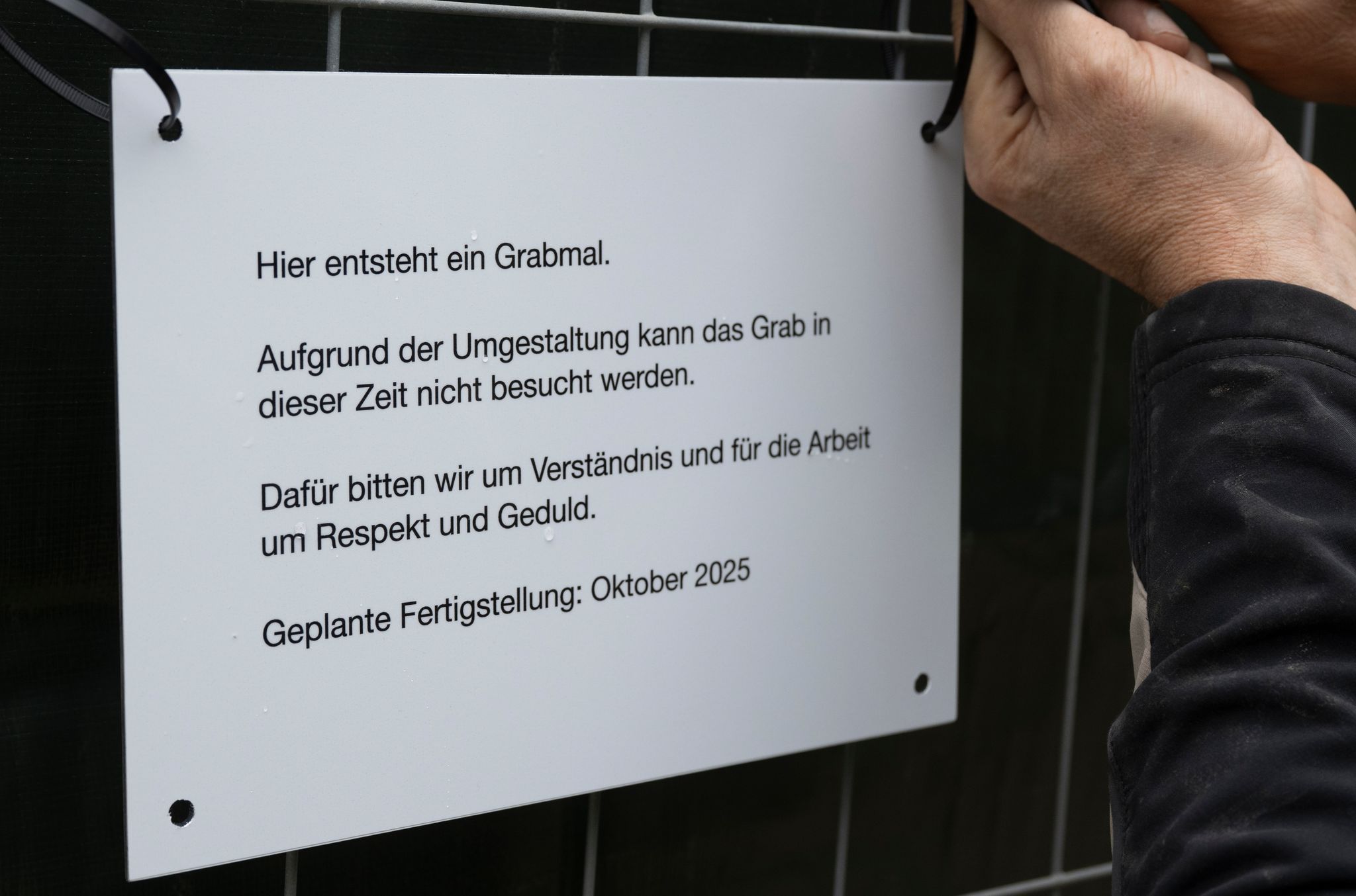 Endgültige Gestaltung von Helmut Kohls Grab begonnen