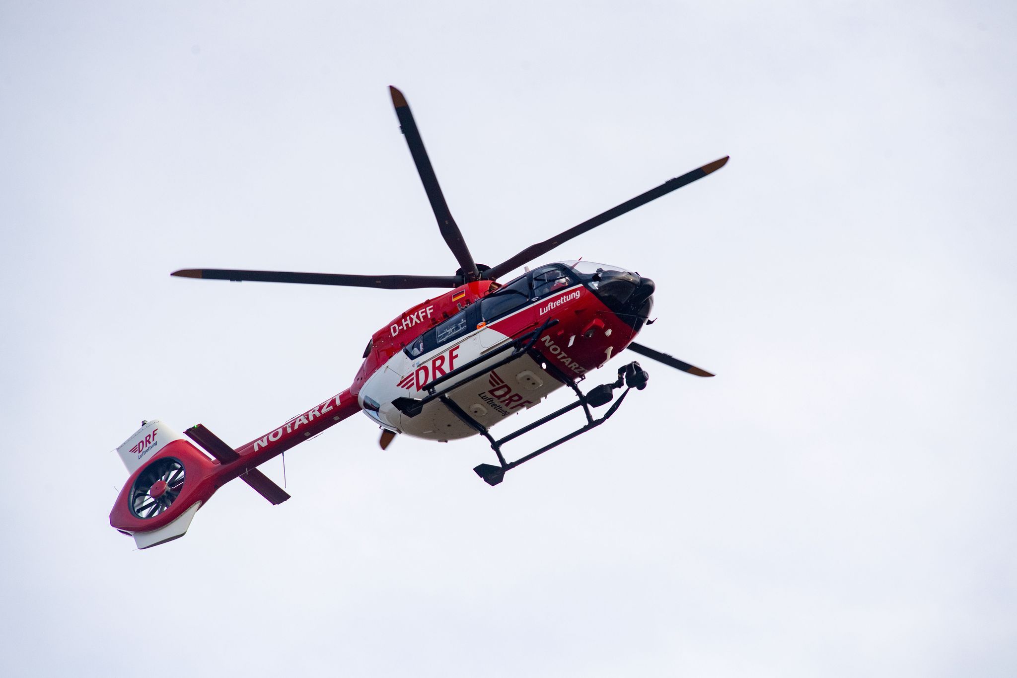 Jugendlicher Motorradfahrer bei Unfall schwer verletzt