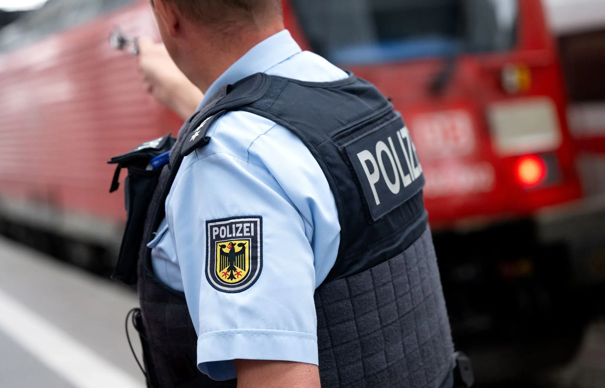 23-Jähriger im Zug mit Messer attackiert und verletzt