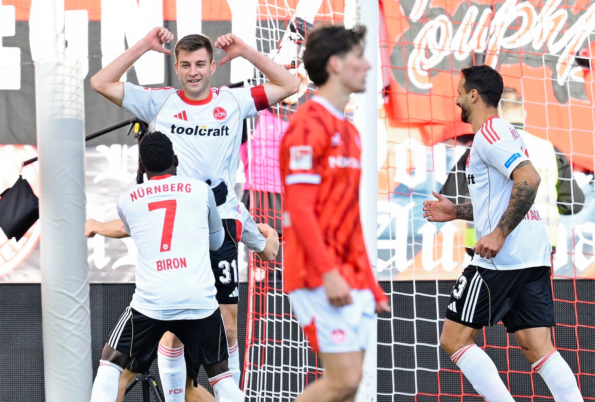 Klose und der Club knöpfen Kaiserslautern Punkt ab