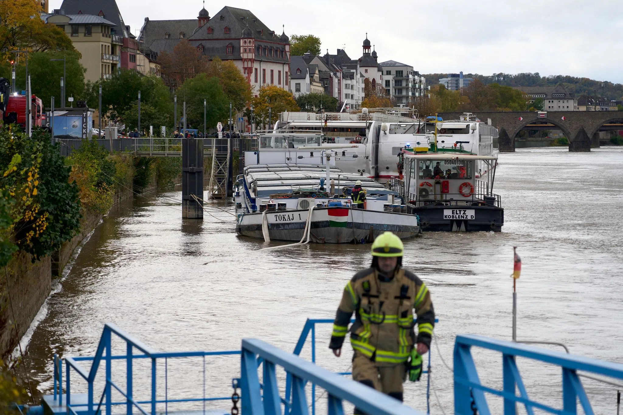 Nach Havarie: Ladung von Frachtschiff wird umgeladen