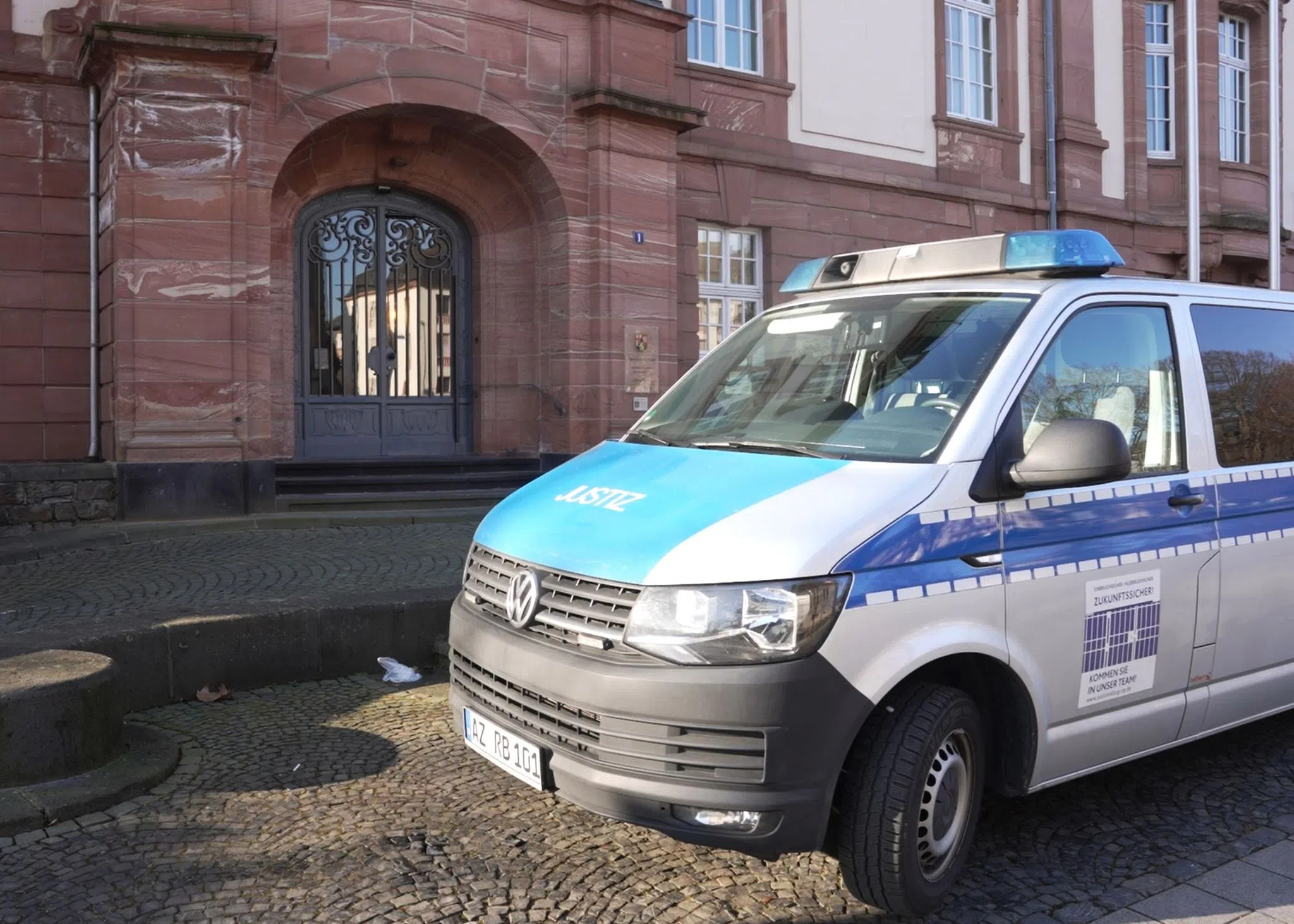 Prozess gegen Syrer wegen Mordes und Folter wird eröffnet
