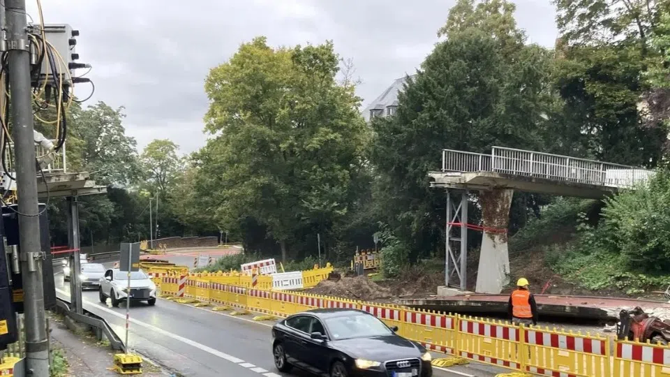 Fußgängerbrücke auf der Karthause abgerissen