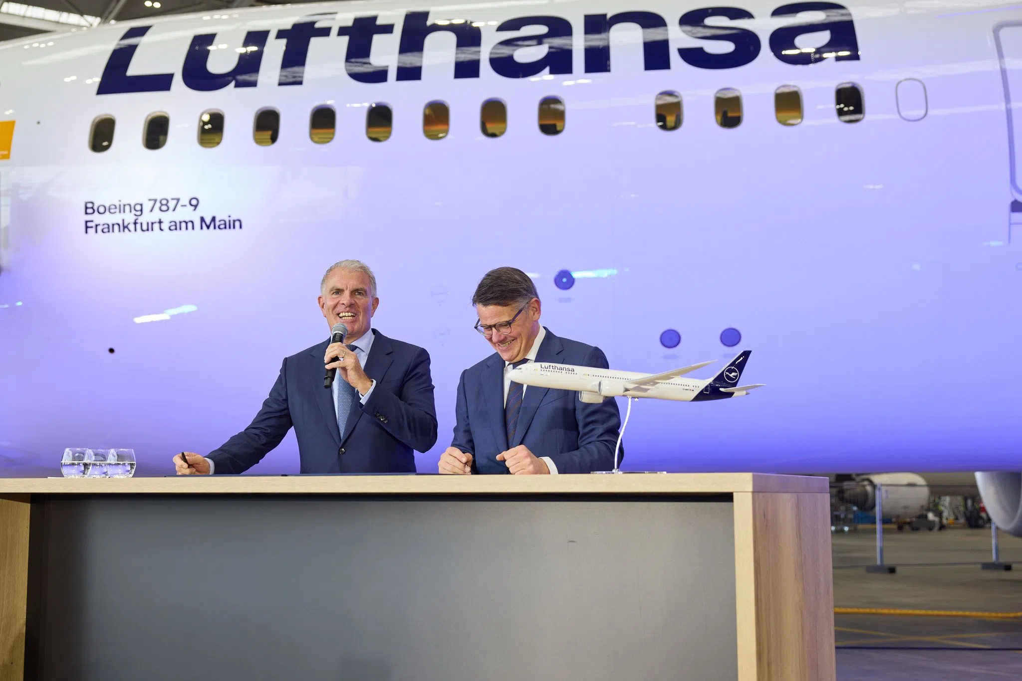 Lufthansa tauft Hoffnungsträgerin mit Problemen