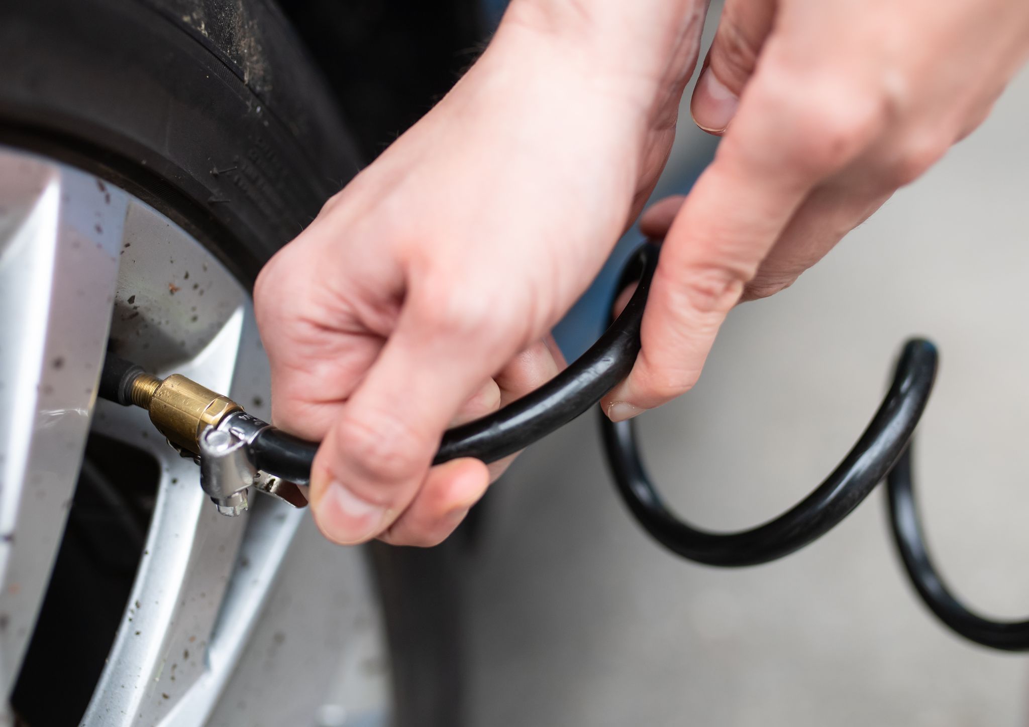 Streit an Tankstelle eskaliert - Älterer Mann bedroht