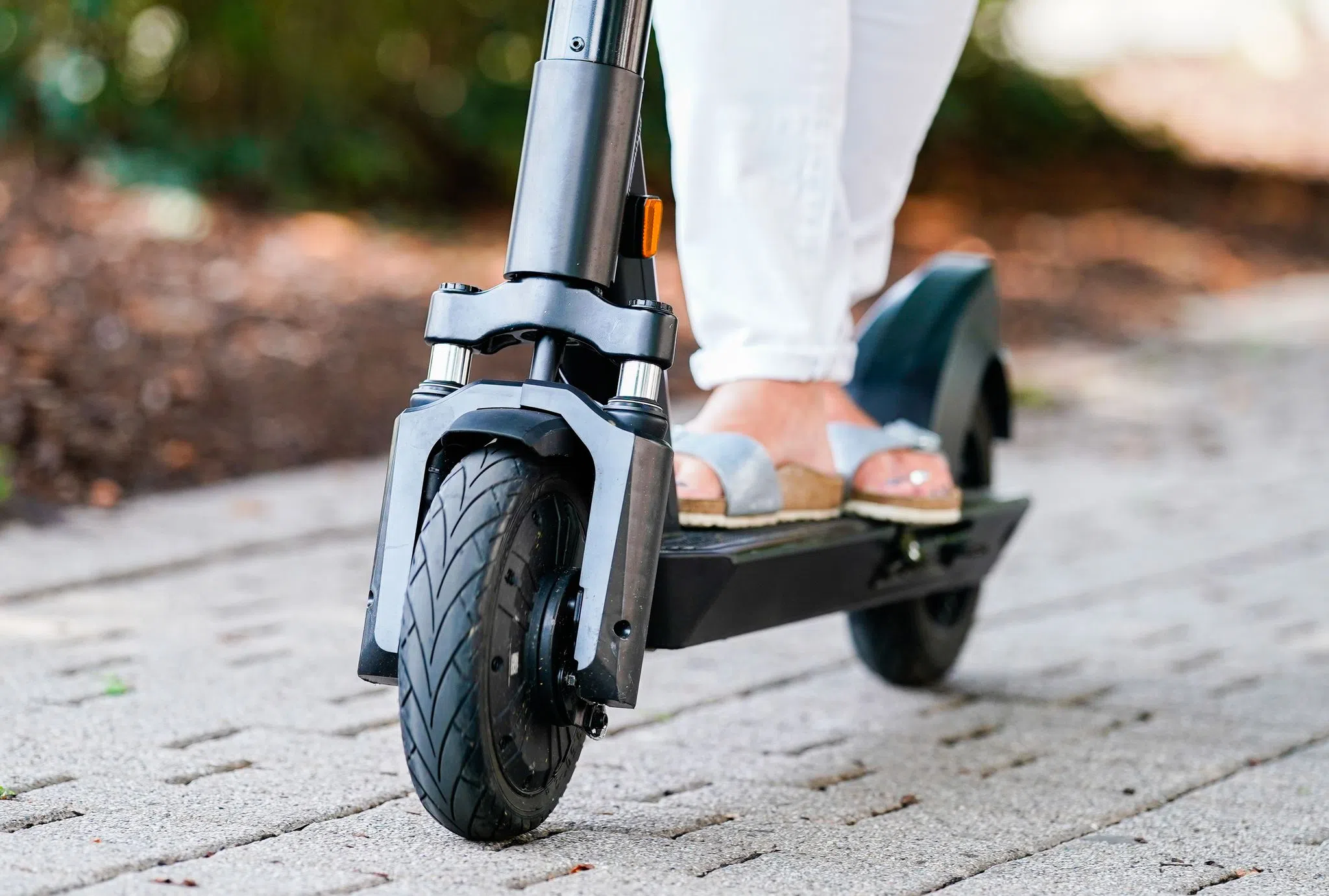 Vierjähriger mit Fahrradschloss an Scooter gebunden