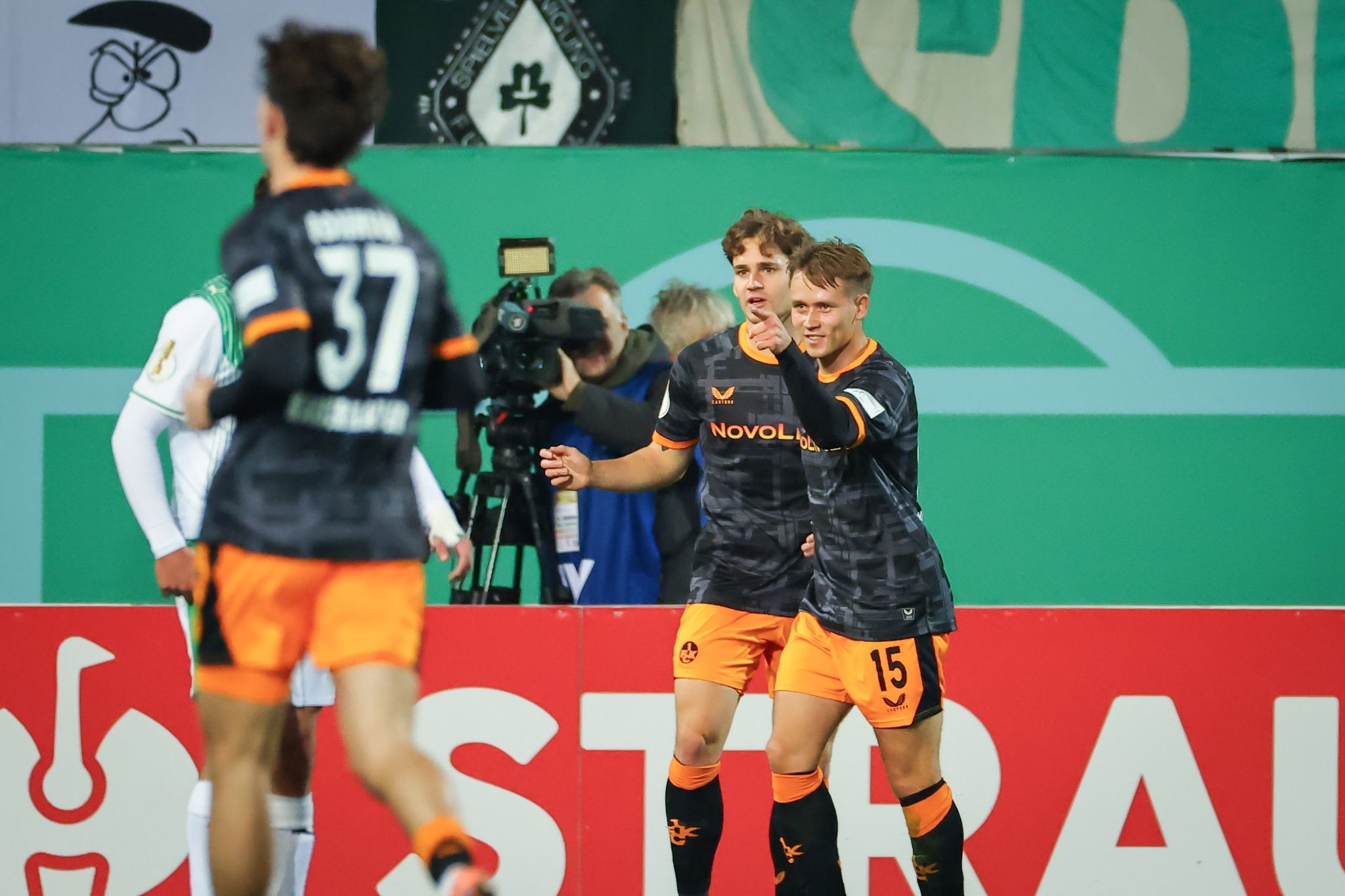 Kaiserslautern jubelt in Fürth - Kurioser Platzverweis