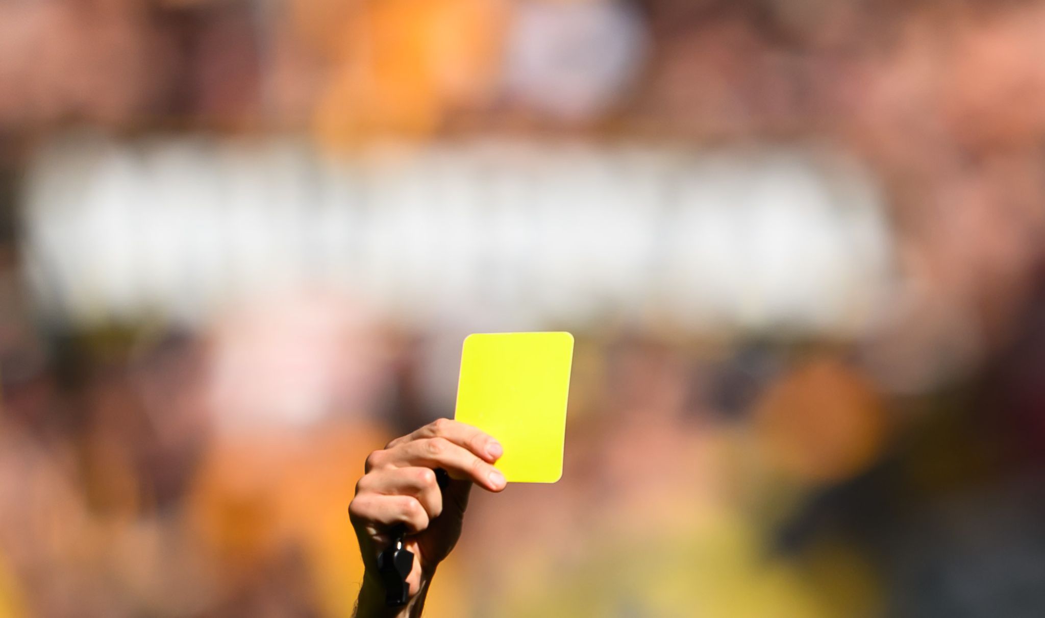 Streit um Gelbe Karte eskaliert