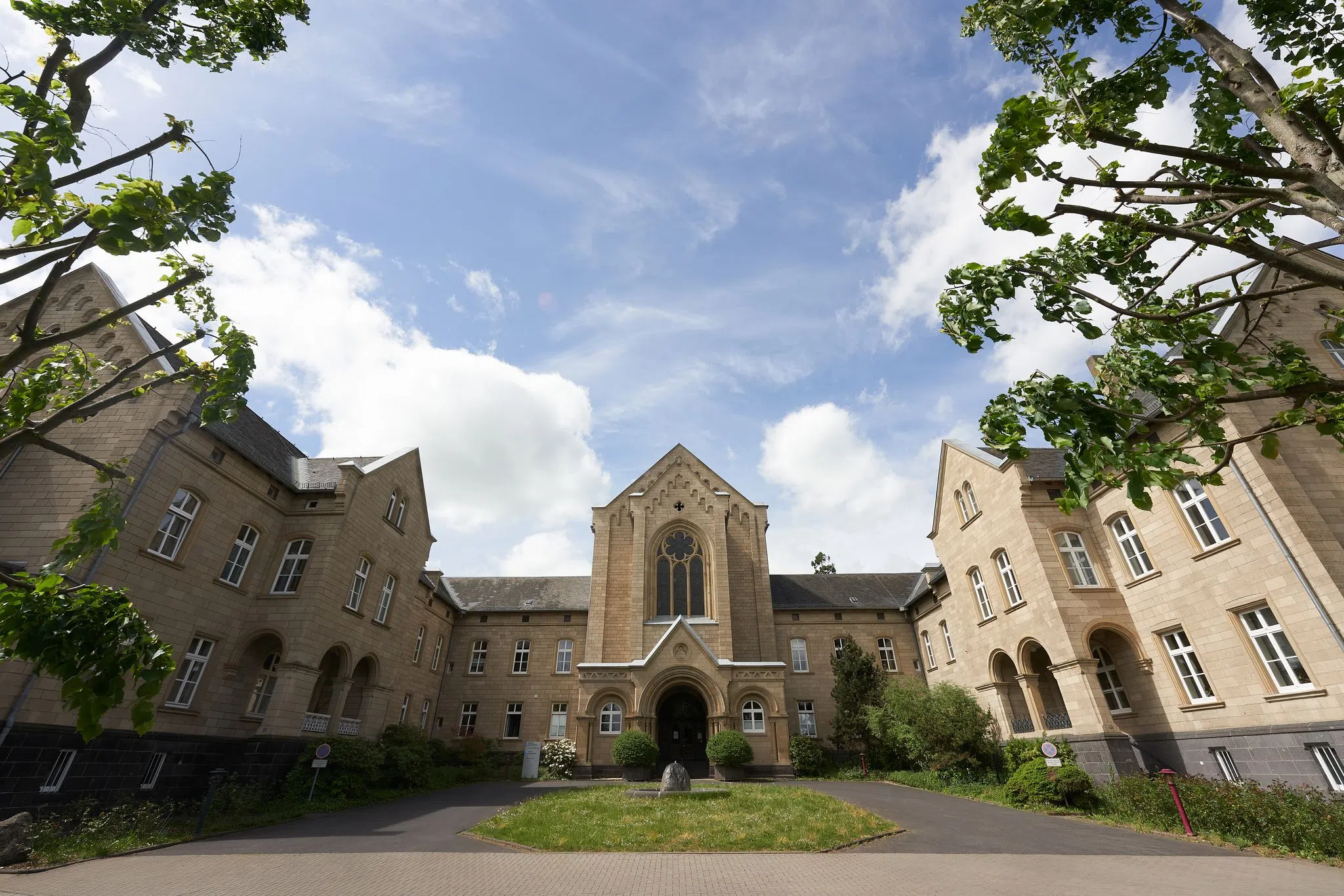 Vorwürfe gegen Landeskrankenhaus: Bericht bis Jahresende