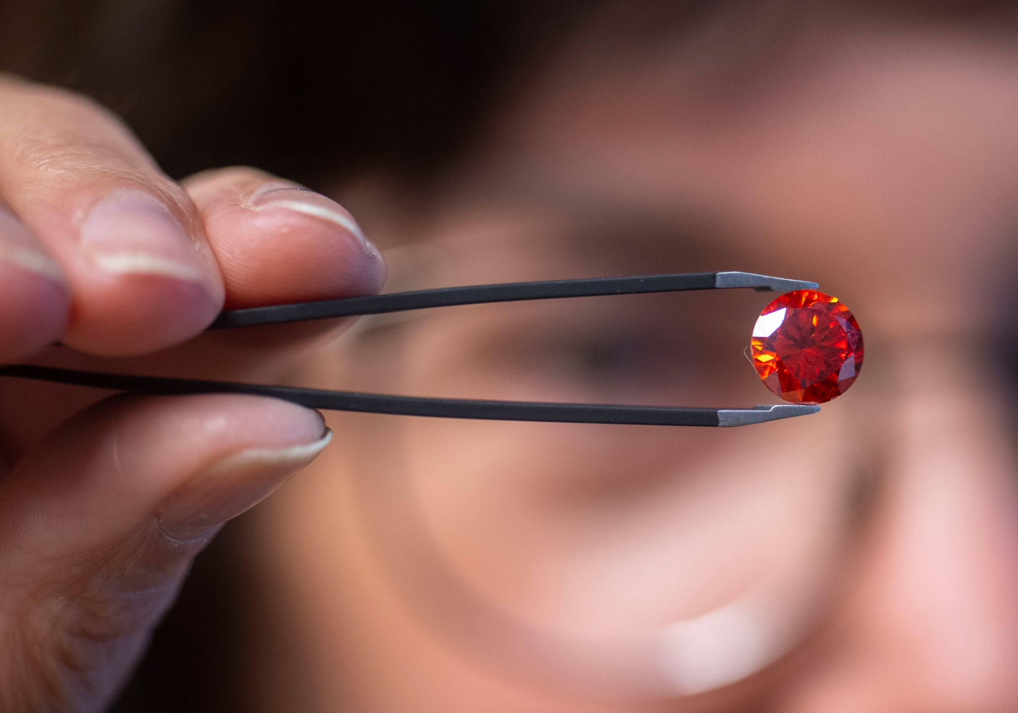 Über den Tod hinaus: Wenn aus Asche ein Gedenkdiamant wird