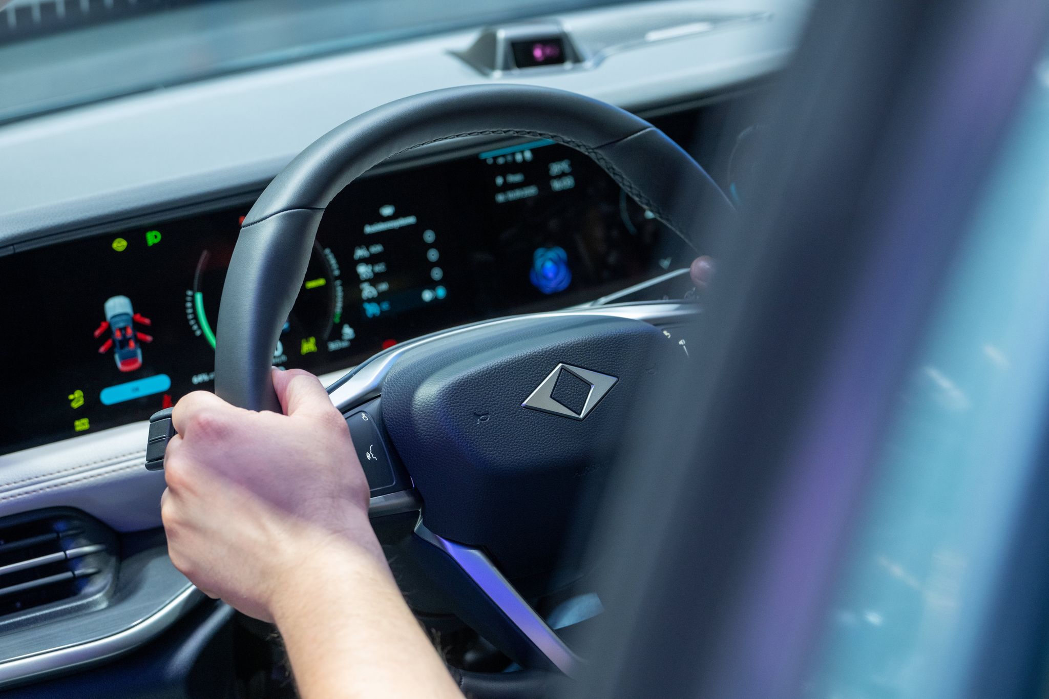 Neunjähriger soll unter Papas Anleitung Autofahren üben Neunjähriger soll unter Papas Anleitung Autofahren üben