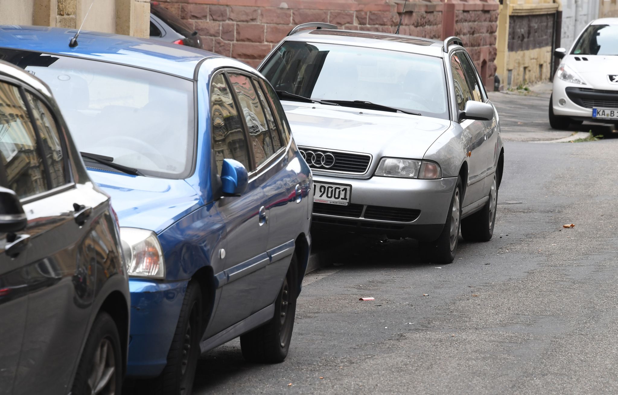 DUH kritisiert Umgang mit Gehwegparken in St. Ingbert